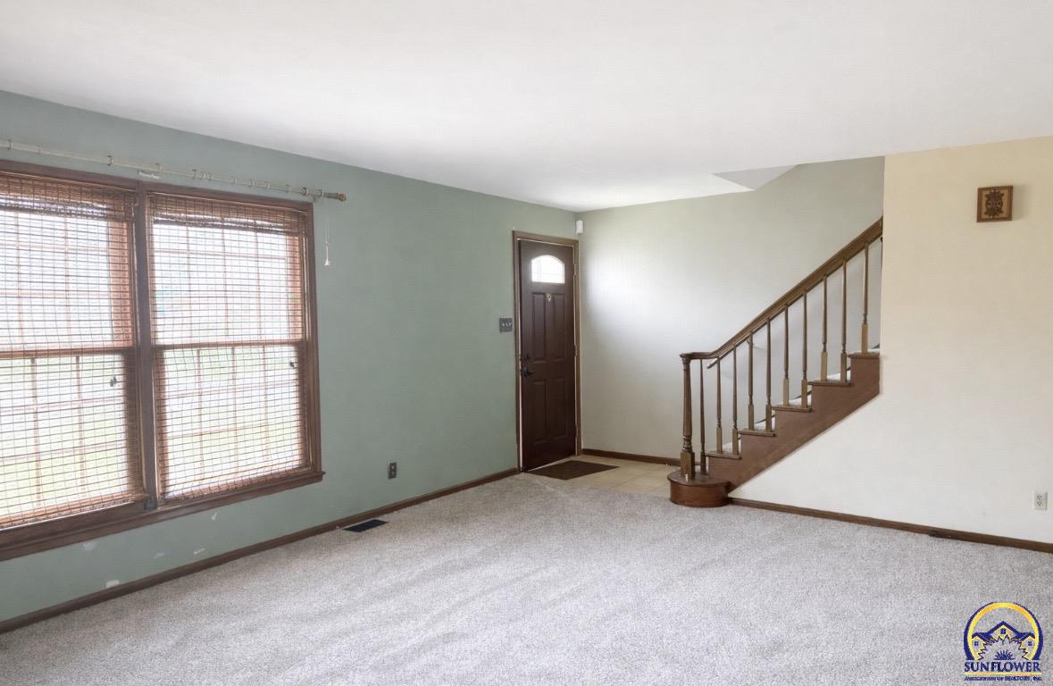 5002 Southwest 28th Street Topeka, KS 66614 - Photo 3 of 32