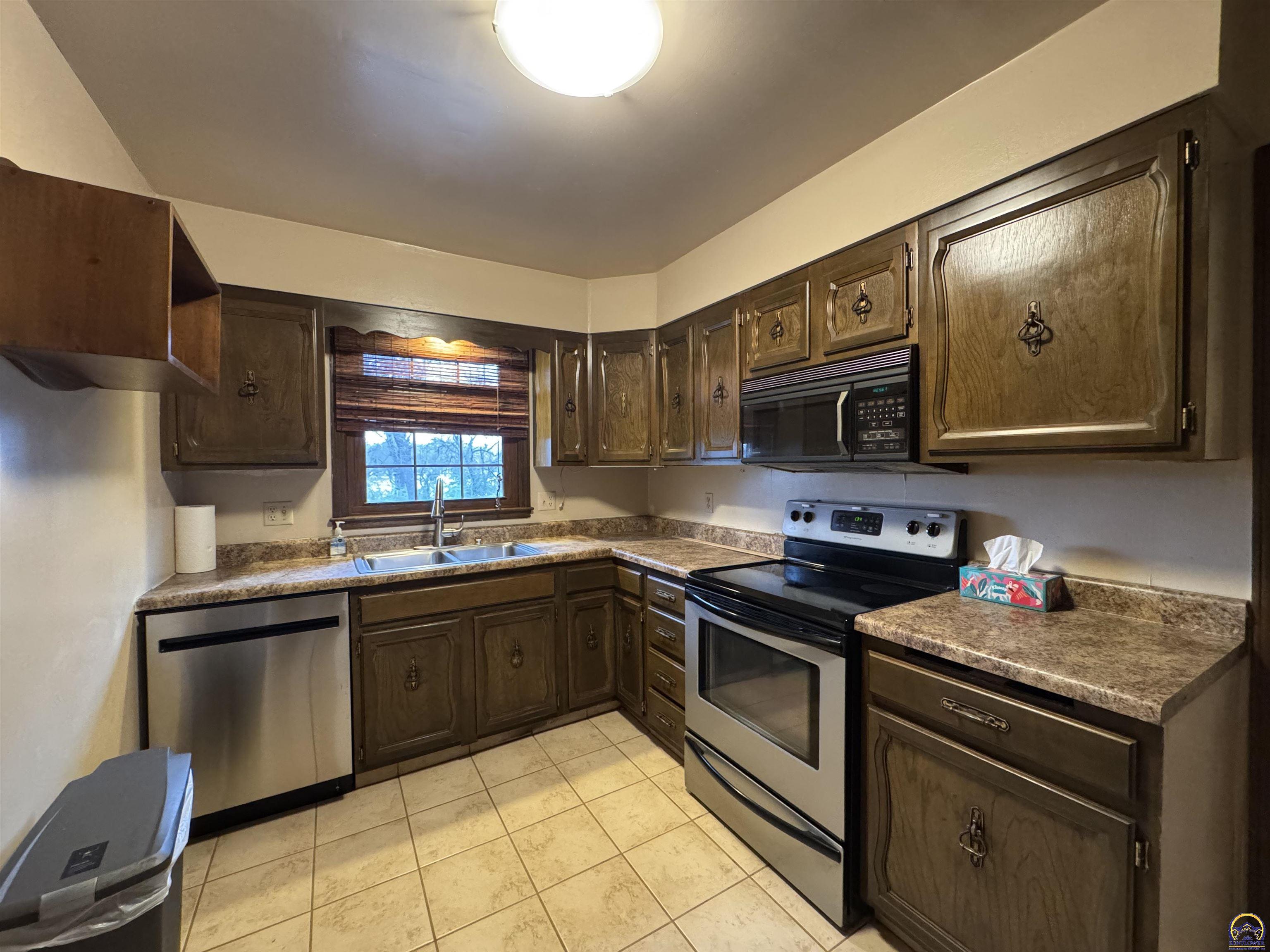 5002 Southwest 28th Street Topeka, KS 66614 - Photo 6 of 32