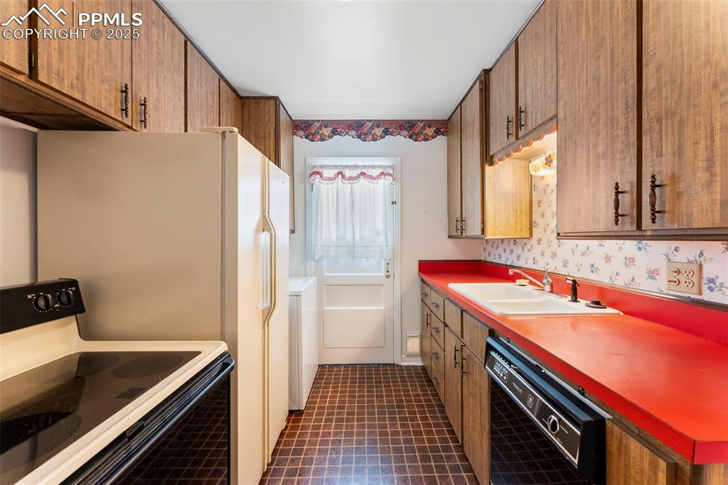 632 North Foote Avenue Colorado Springs, CO 80909 - Photo 5 of 30 a kitchen with a sink stove and refrigerator