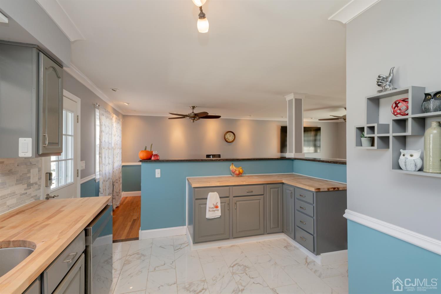 12 Alfred Way Colonia, NJ 07067 - Photo 8 of 16 Gallery Image 8