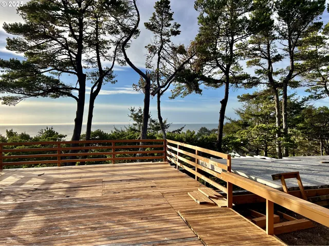 $340,000 | 1442 Northwest Fircrest Court, Waldport, OR 97394