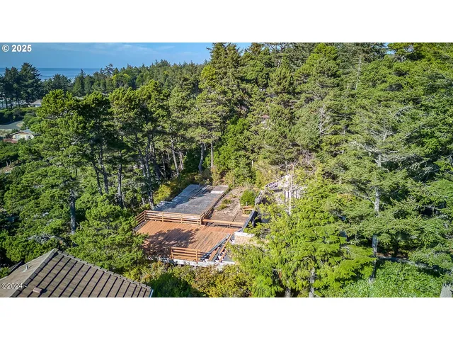 $340,000 | 1442 Northwest Fircrest Court, Waldport, OR 97394