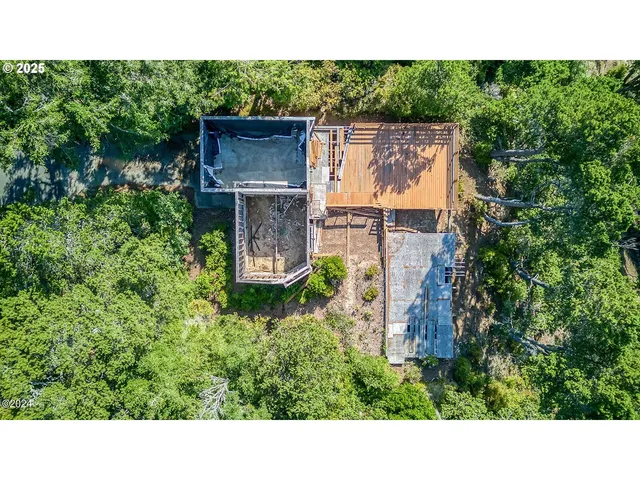 $340,000 | 1442 Northwest Fircrest Court, Waldport, OR 97394