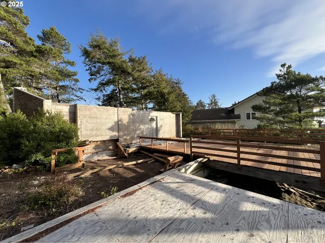 $340,000 | 1442 Northwest Fircrest Court, Waldport, OR 97394