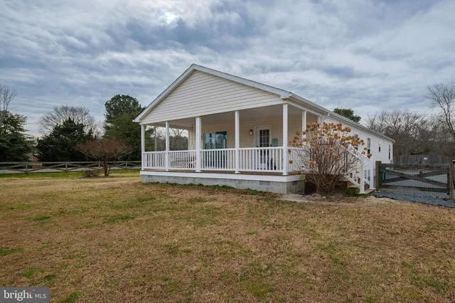 a view of house with backyard and garden