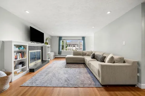 $729,000 | 25 Fellsmere Avenue, Wakefield, MA 01880