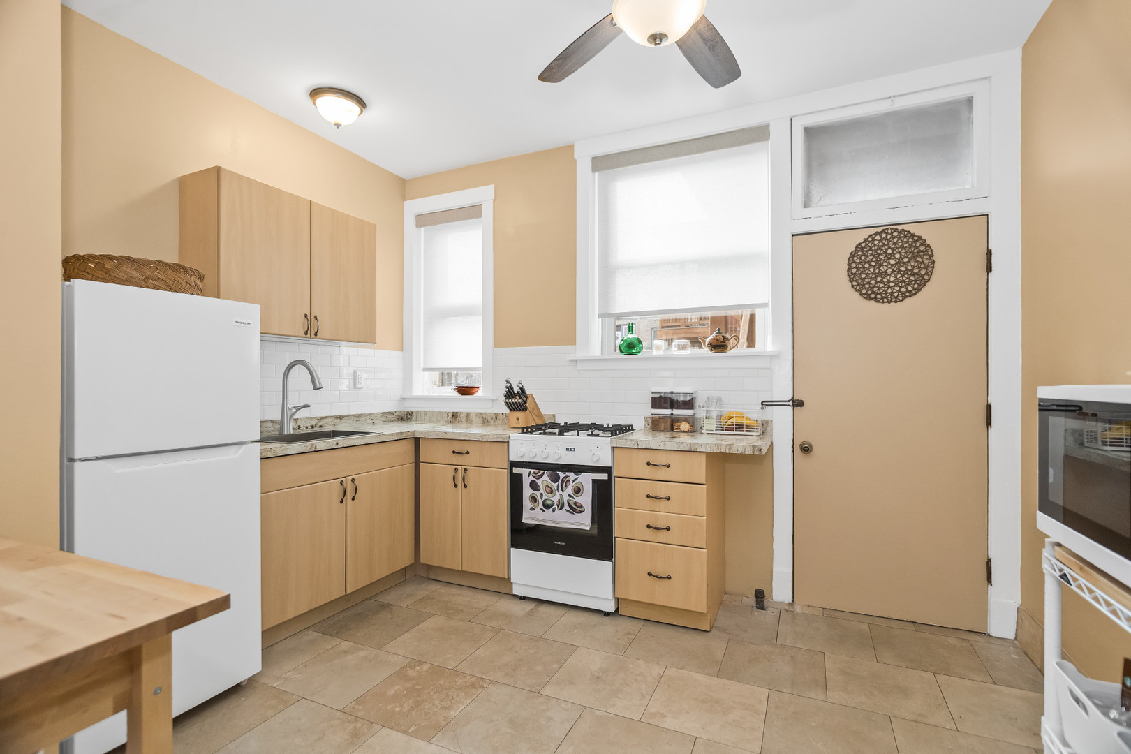 6622 North Clark Street, Unit 2D Chicago, IL 60626 - Photo 7 of 16