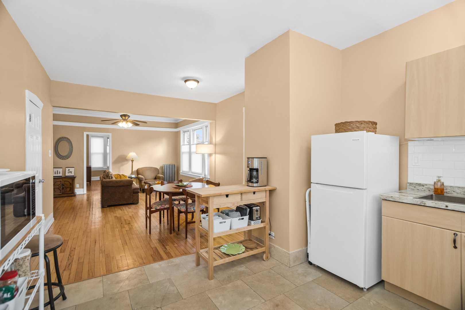 6622 North Clark Street, Unit 2D Chicago, IL 60626 - Photo 8 of 16