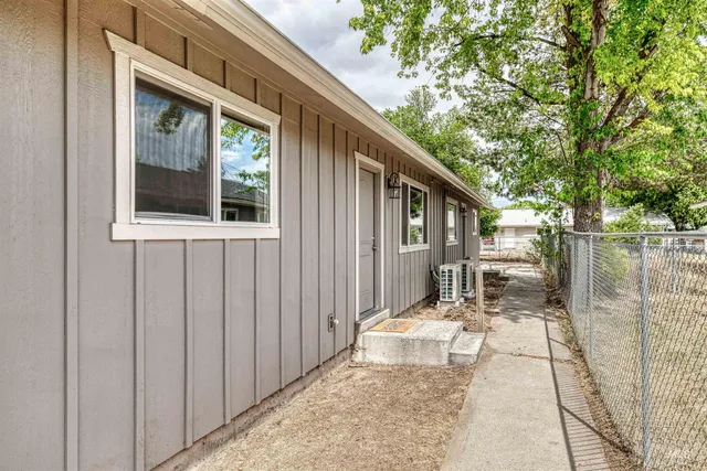 $350,000 | 684-686 Northwest 6th Street, Ontario, OR 97914