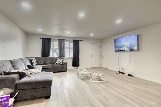 $350,000 | 684-686 Northwest 6th Street, Ontario, OR 97914