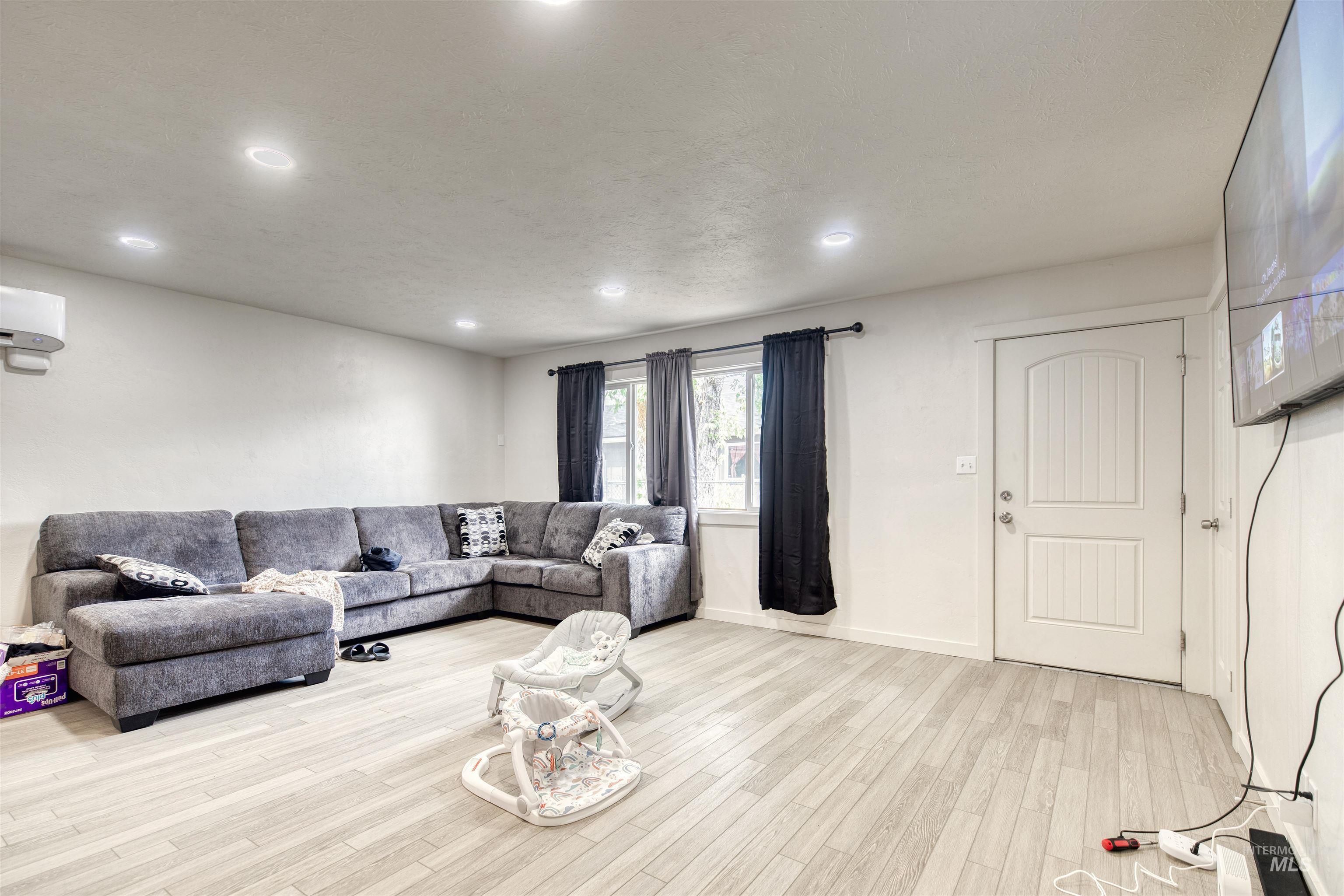 684-686 Northwest 6th Street Ontario, OR 97914 - Photo 4 of 37