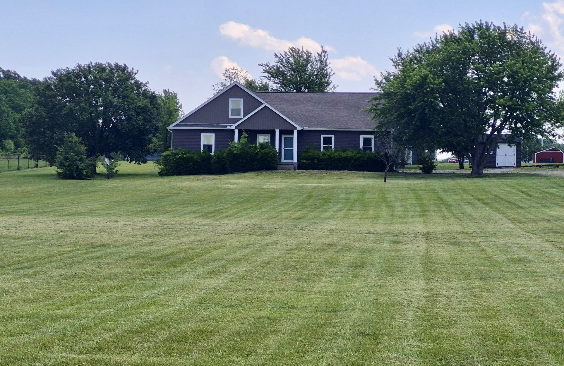606 Cook Road Portland, TN 37148 - Photo 1 of 17 a front view of a house with a garden
