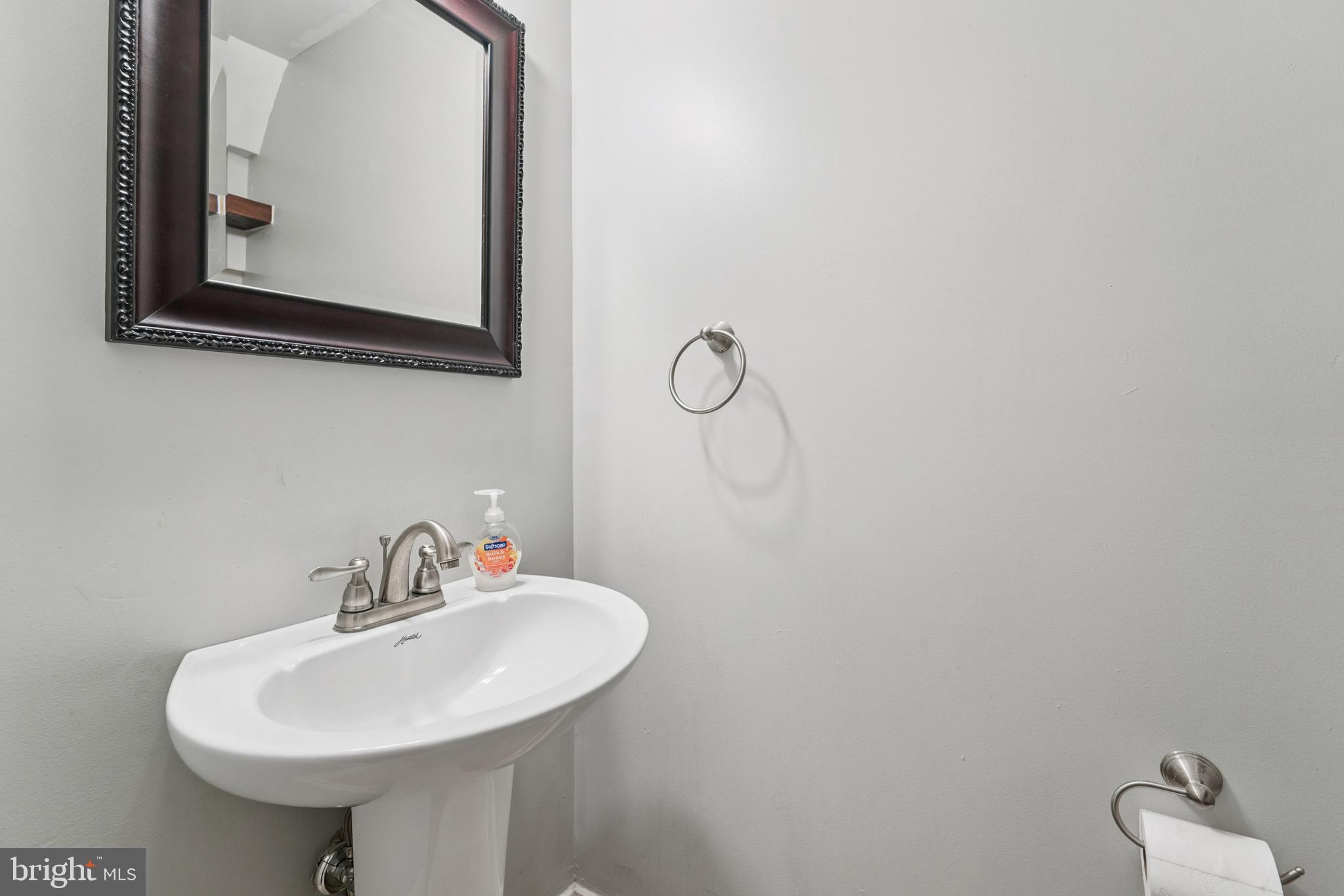 56 Victoria Square Frederick, MD 21702 - Photo 15 of 38 Bathroom