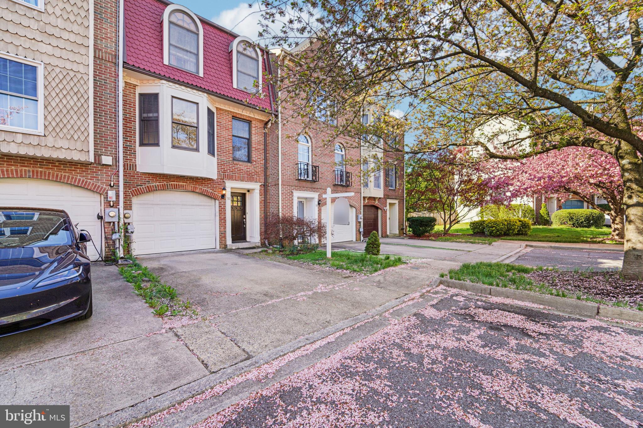 56 Victoria Square Frederick, MD 21702 - Photo 5 of 38