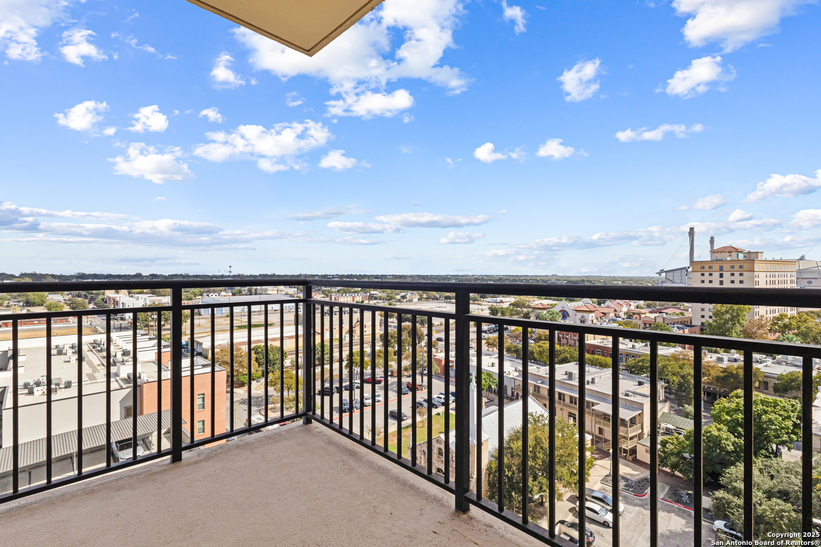 215 Center Street, Unit 1005 San Antonio, TX 78202 - Photo 15 of 29 a balcony with city view