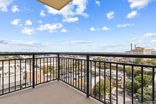 $319,700 | 215 Center Street, Unit 1005, San Antonio, TX 78202