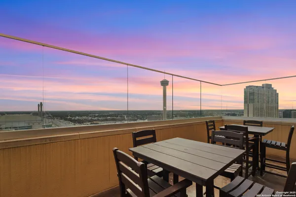 $319,700 | 215 Center Street, Unit 1005, San Antonio, TX 78202