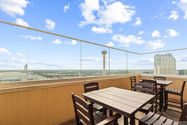 $319,700 | 215 Center Street, Unit 1005, San Antonio, TX 78202