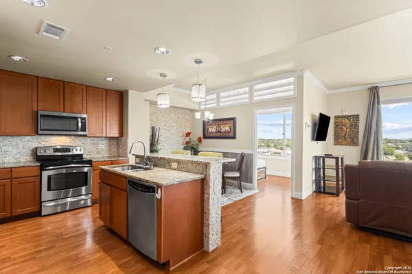 $319,700 | 215 Center Street, Unit 1005, San Antonio, TX 78202