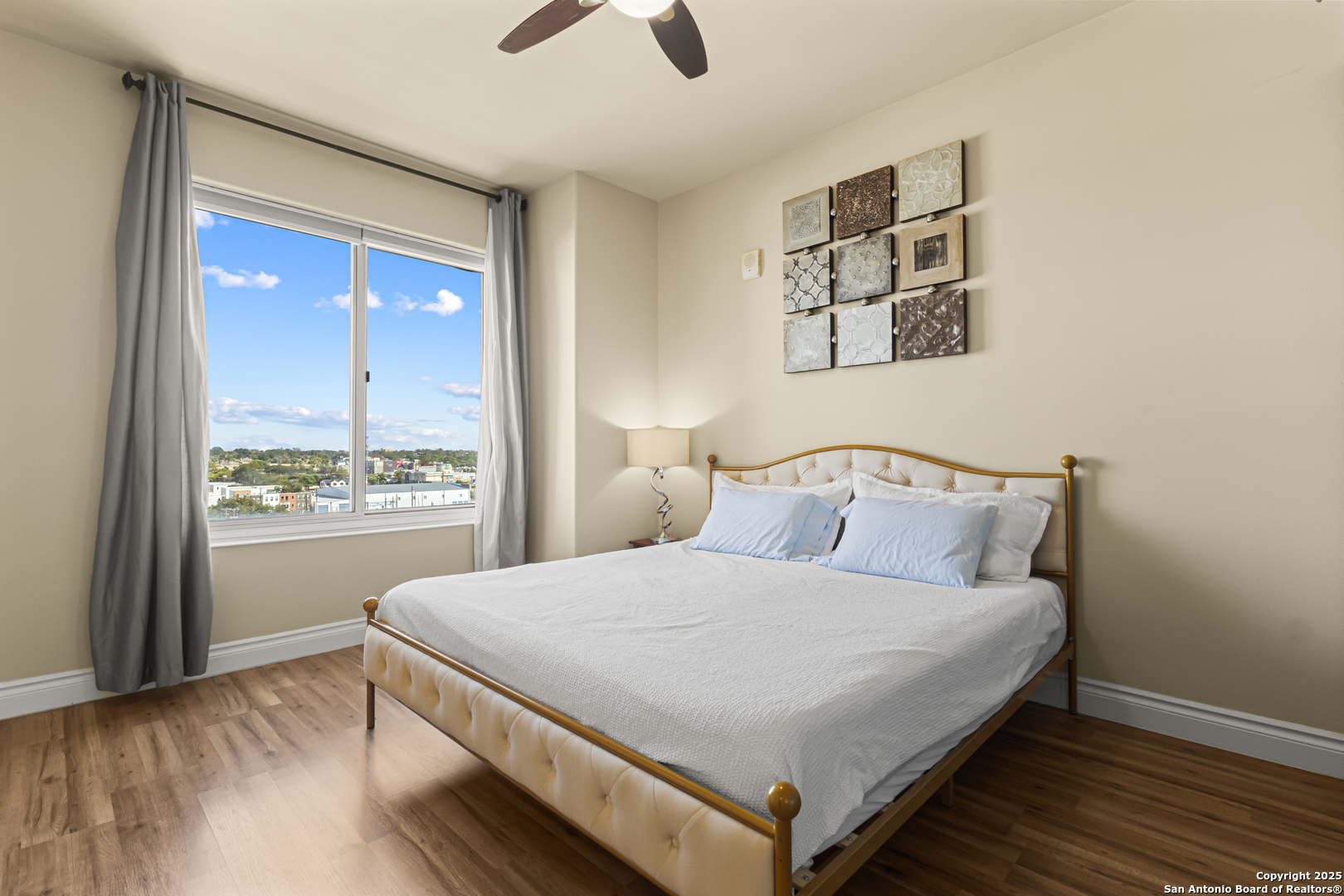 215 Center Street, Unit 1005 San Antonio, TX 78202 - Photo 10 of 29 a bedroom with a large bed and a window