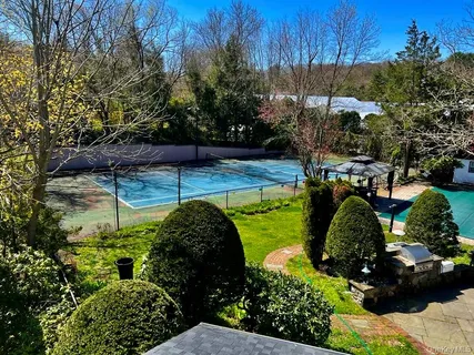 $1,390,000 | 23 Pettit Drive, Dix Hills, NY 11746