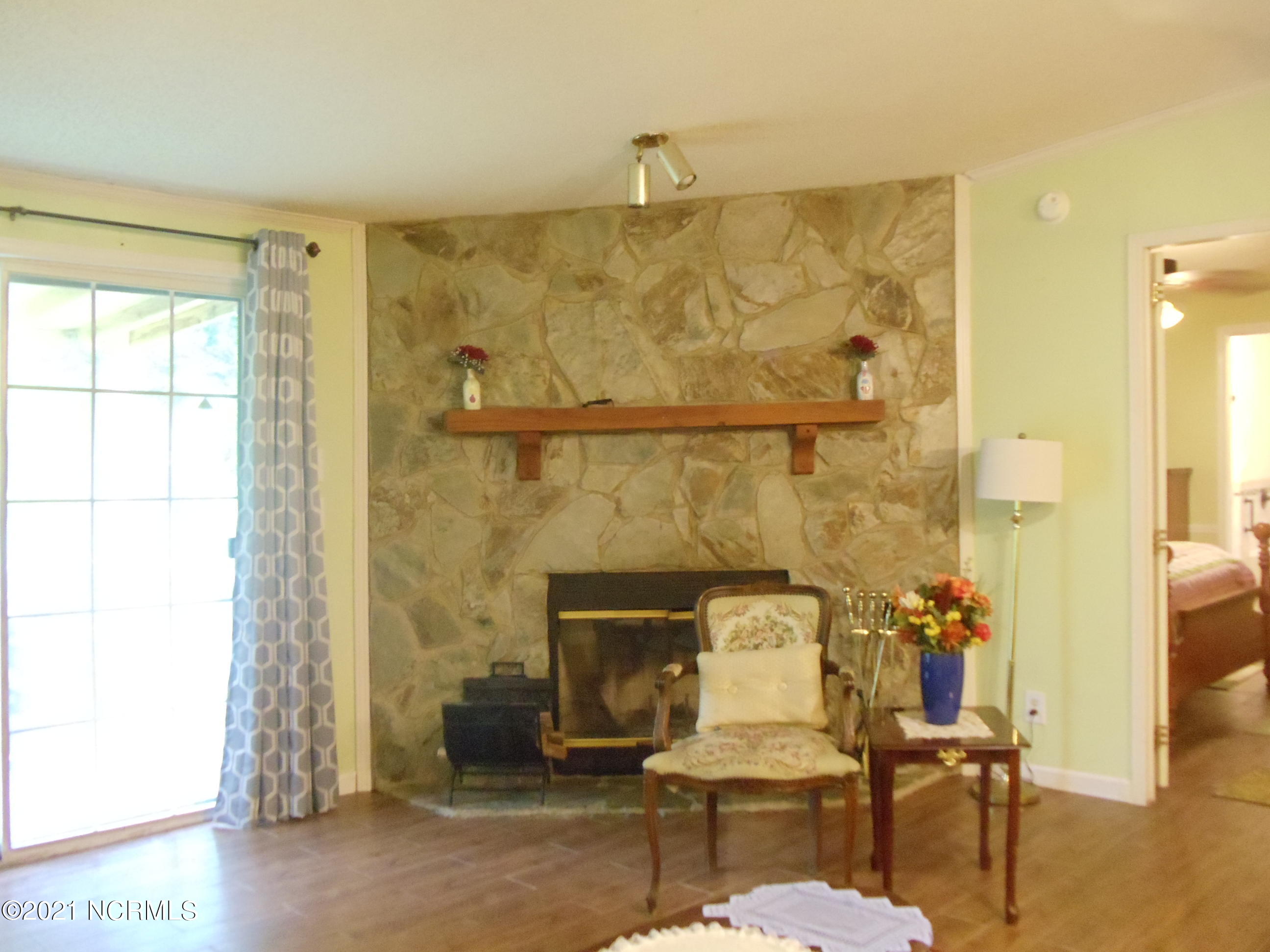 562 Riggs Road Hubert, NC 28539 - Photo 5 of 14 Wood burning fireplace