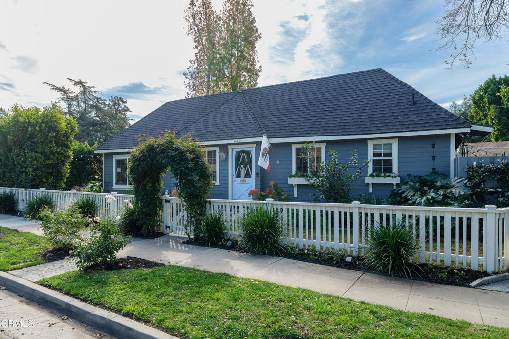 640 East Rio Grande Street Pasadena, CA 91104 - Photo 1 of 61 a front view of a house with a garden