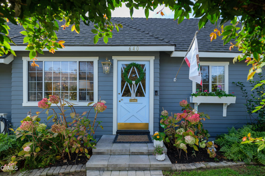 640 East Rio Grande Street Pasadena, CA 91104 - Photo 2 of 61 a front view of a house with a garden