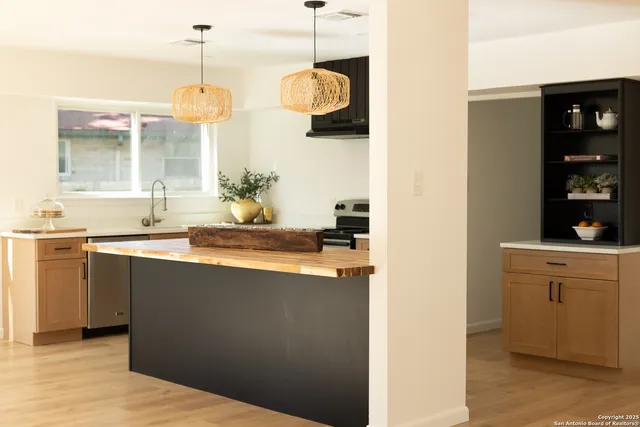 $564,900 | 6230 Hickory Hollow, Windcrest, TX 78239