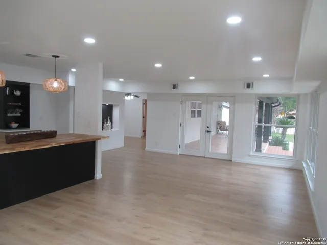 $564,900 | 6230 Hickory Hollow, Windcrest, TX 78239