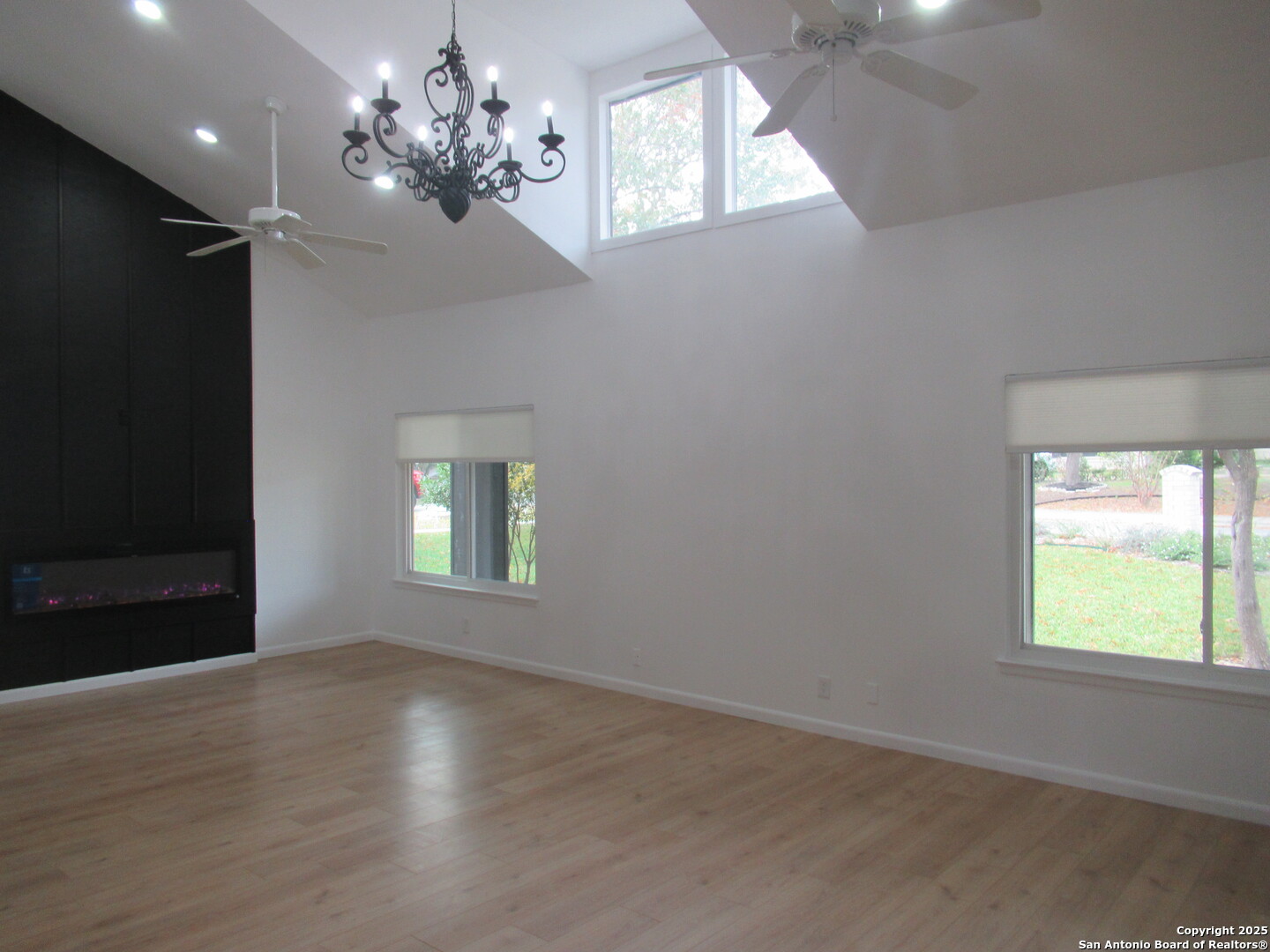 6230 Hickory Hollow Windcrest, TX 78239 - Photo 9 of 40