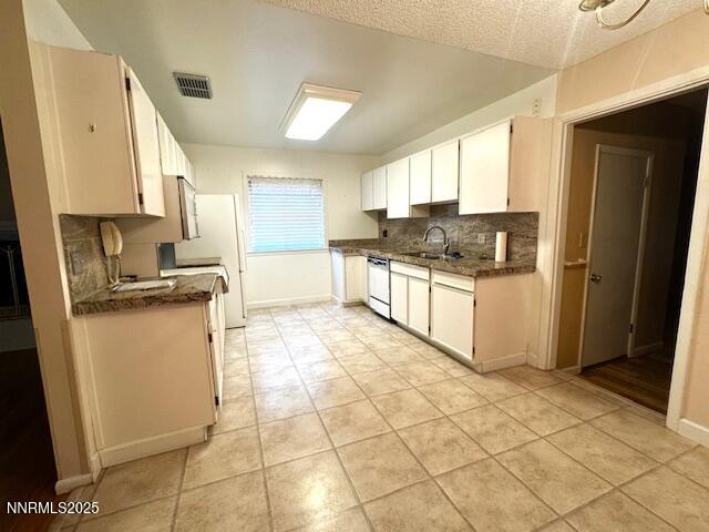 1455 Exeter Way Reno, NV 89503 - Photo 3 of 13 IMG_8212
