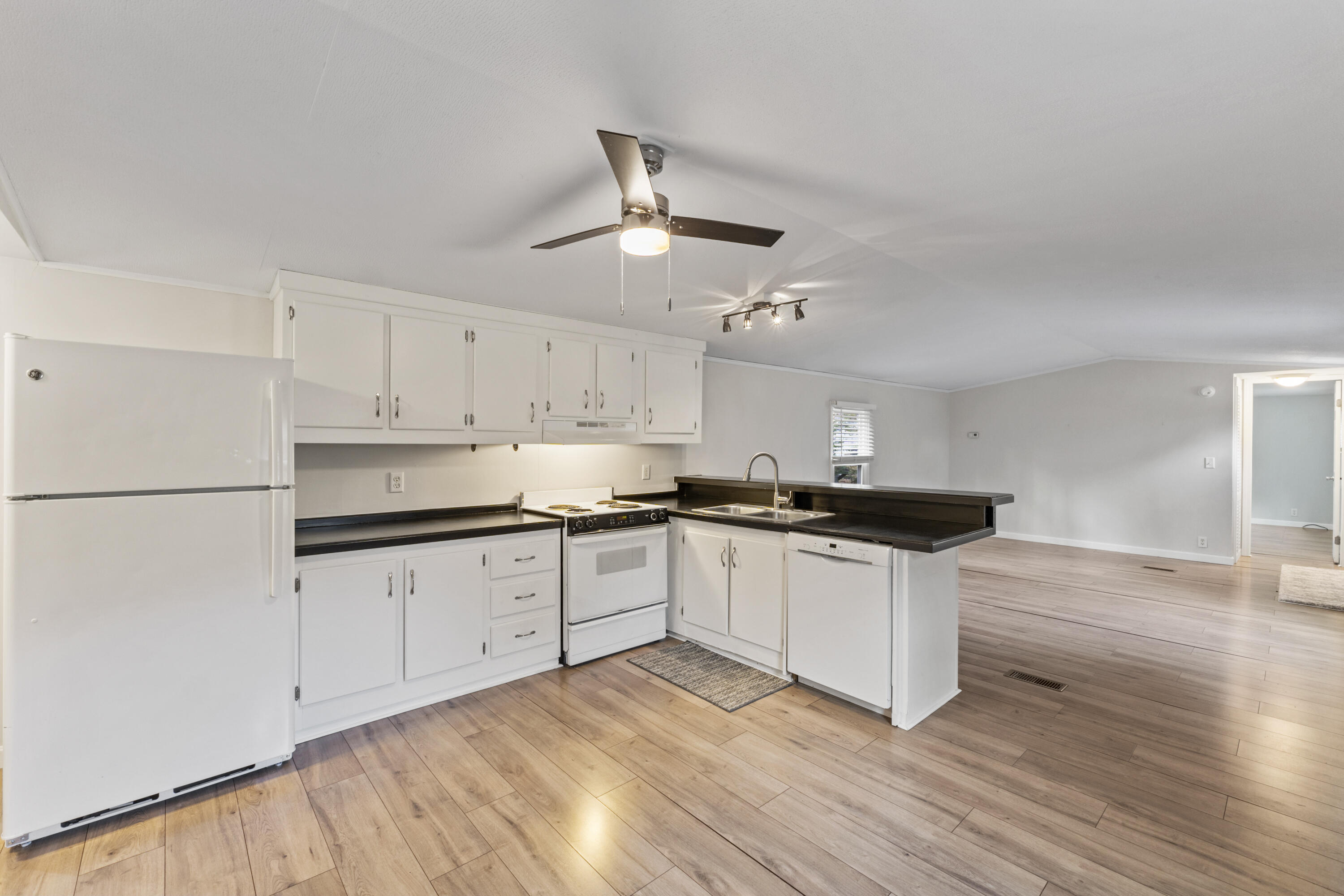2196 Sanford Road, Unit 46 Wells, ME 04090 - Photo 11 of 26 -