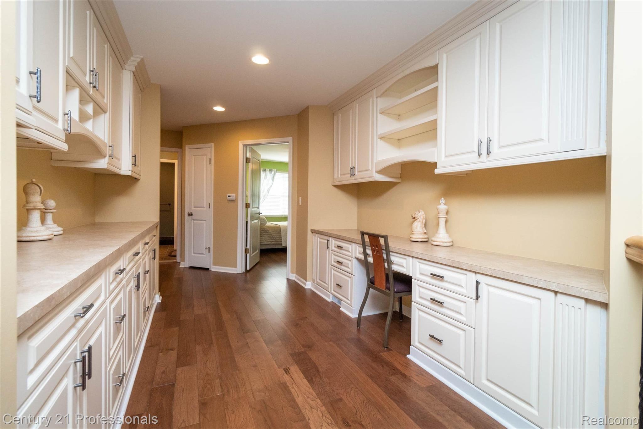 524 Trinway Road Troy, MI 48085 - Photo 48 of 75 2nd Floor Homework/Study Area