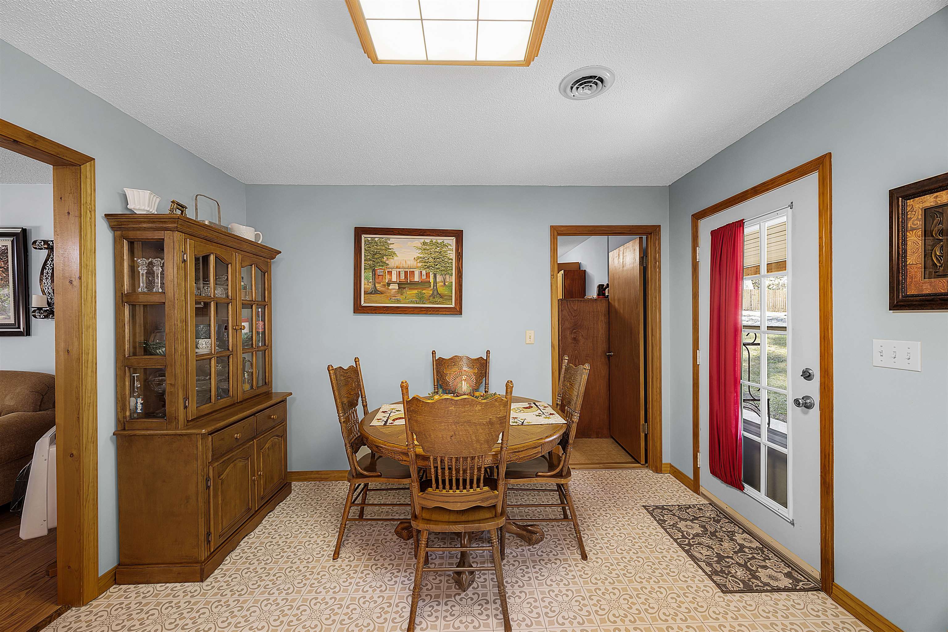 61 Cr 303 Road Iuka, MS 38852 - Photo 10 of 19 Dining space featuring a textured ceiling