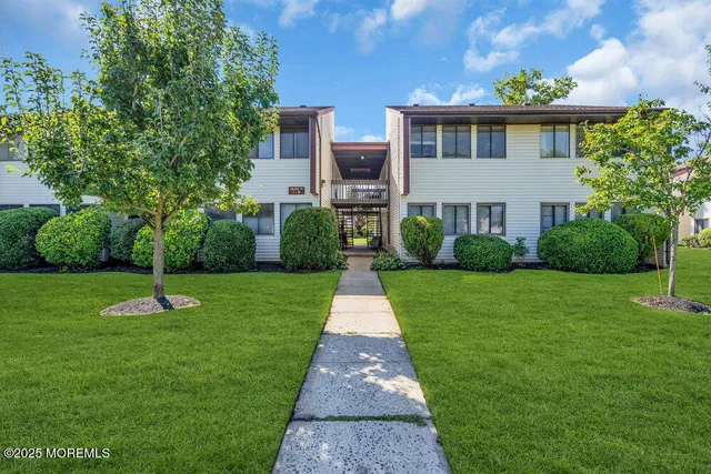 $265,000 | 4 Avon Drive, East Windsor, NJ 08520