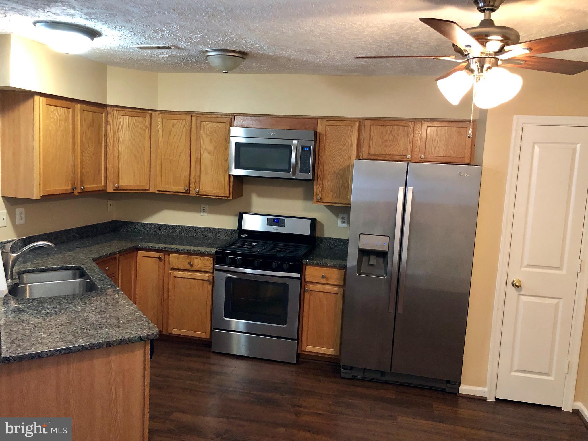 Stainless appliances just 3yrs old & granite