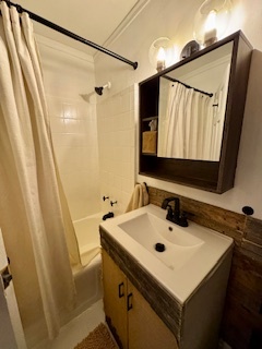 700 West Bittersweet Place, Unit 210 Chicago, IL 60613 - Photo 7 of 13