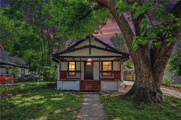 $179,900 | 823 South Huttig Avenue, Independence, MO 64053