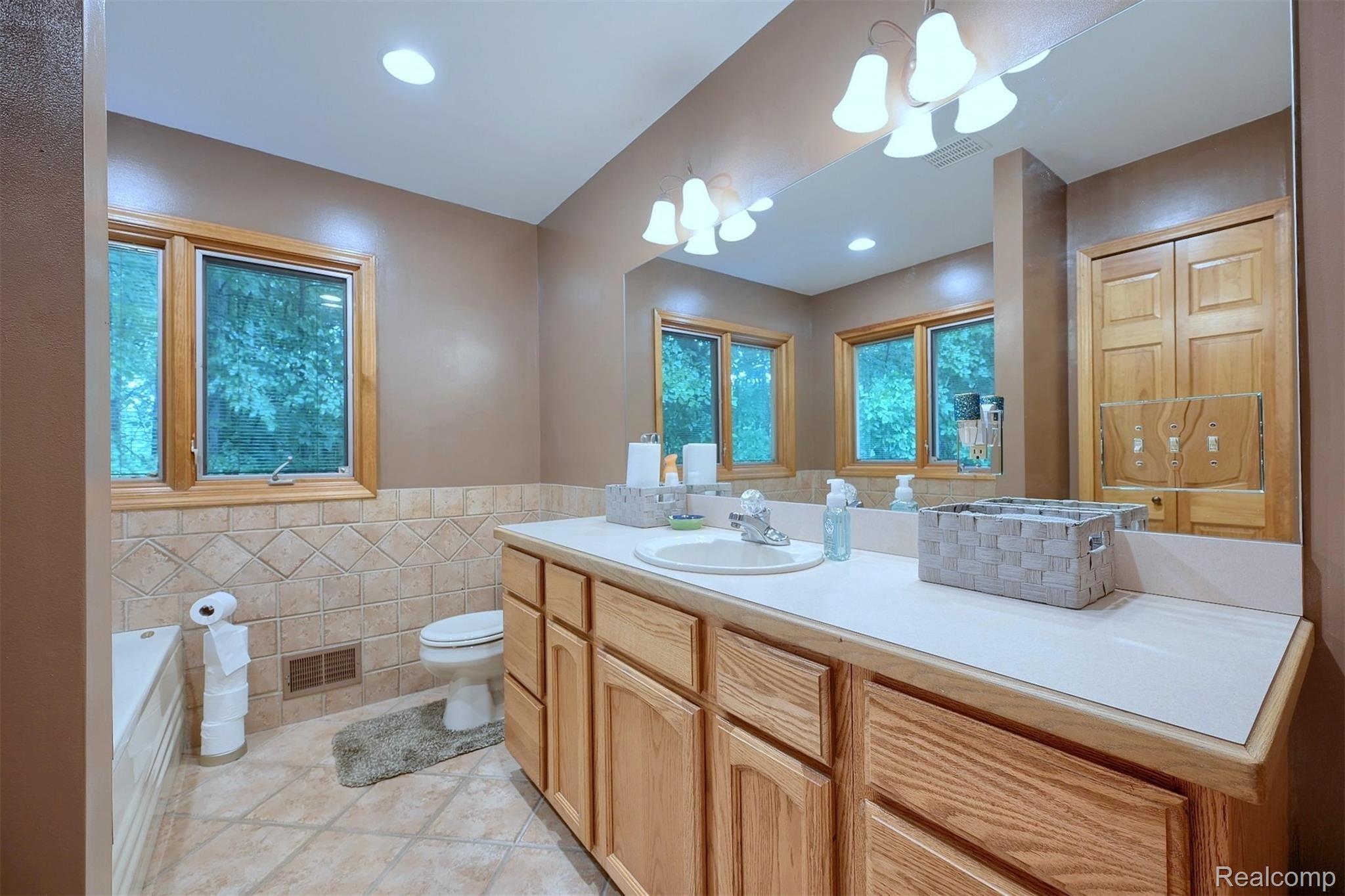 4781 Havens Road Leonard, MI 48367 - Photo 22 of 45 22-Master-Bathroom.jpg
