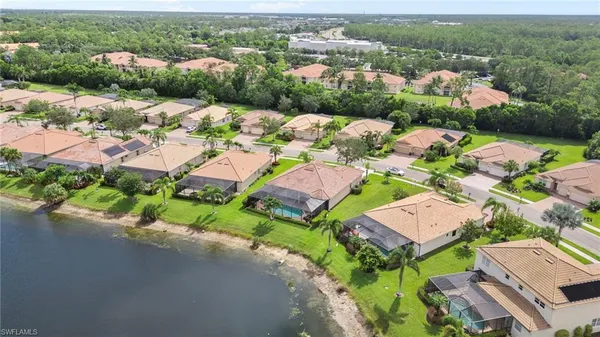 an aerial view of a house with outdoor space and lake view