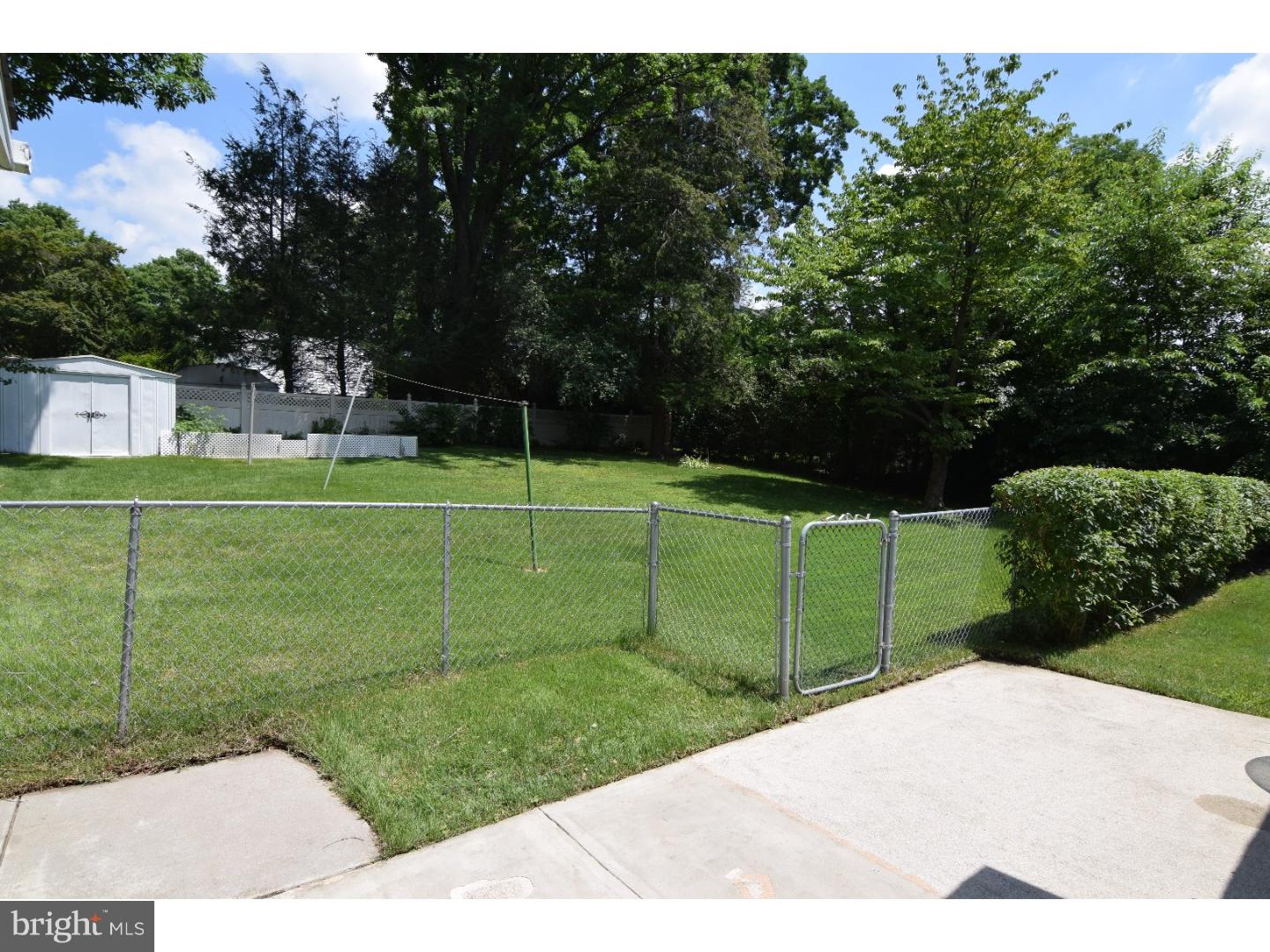 642 East Manoa Road Havertown, PA 19083 - Photo 3 of 24