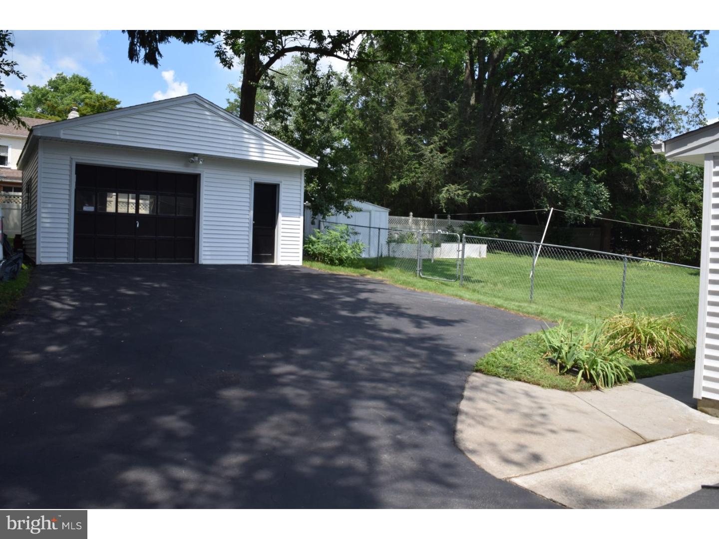 642 East Manoa Road Havertown, PA 19083 - Photo 6 of 24