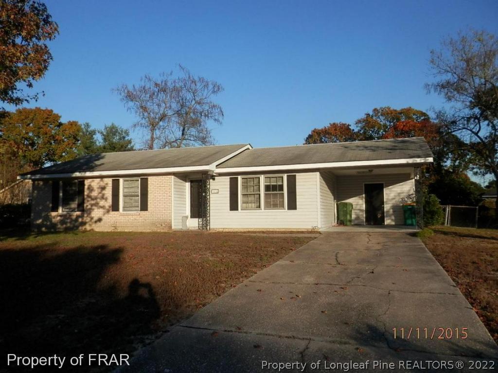5910 Spinner Road Hope Mills, NC 28348 - Photo 2 of 12 a front view of a house with a garden