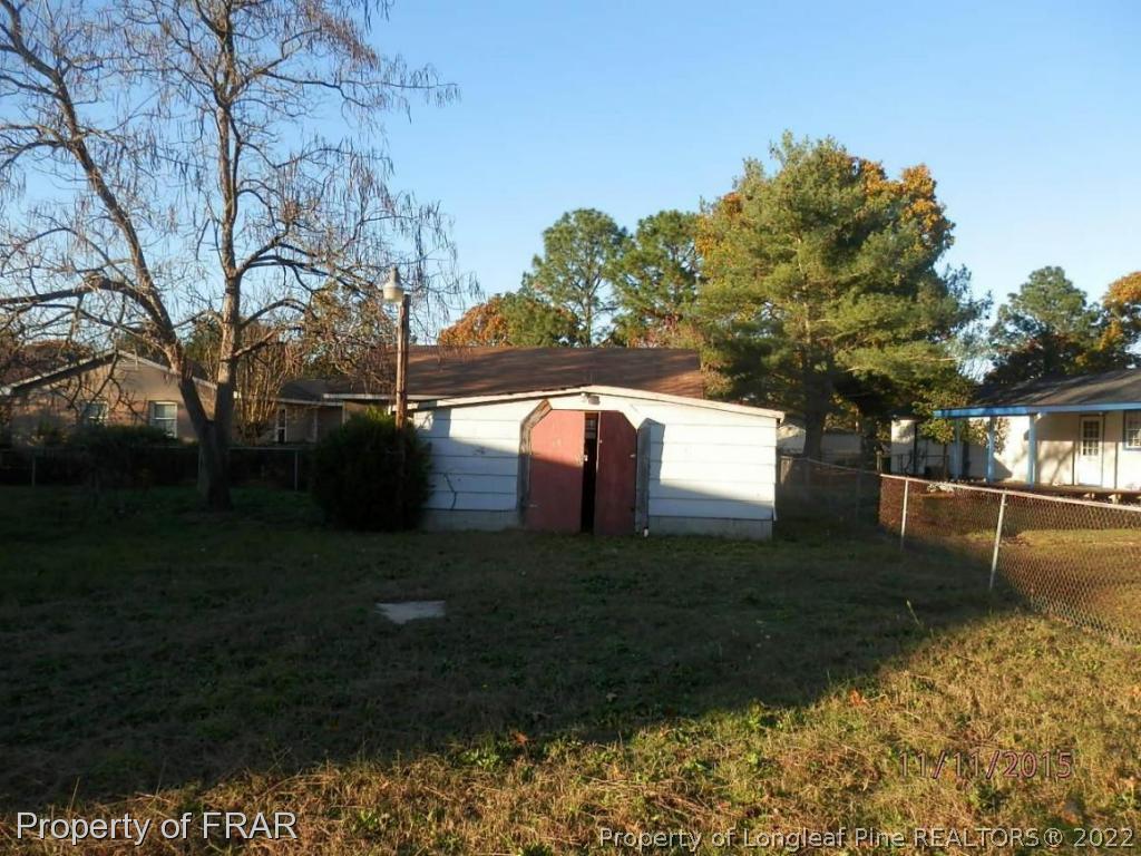5910 Spinner Road Hope Mills, NC 28348 - Photo 4 of 12 a view of a outdoor space