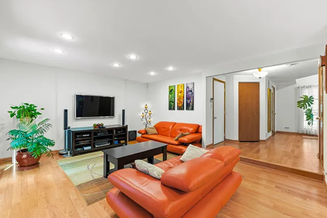 $549,900 | 1108 Oak Ridge Drive, Streamwood, IL 60107