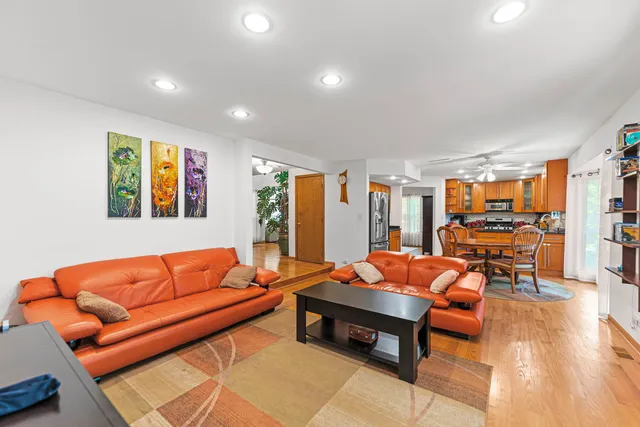 $549,900 | 1108 Oak Ridge Drive, Streamwood, IL 60107