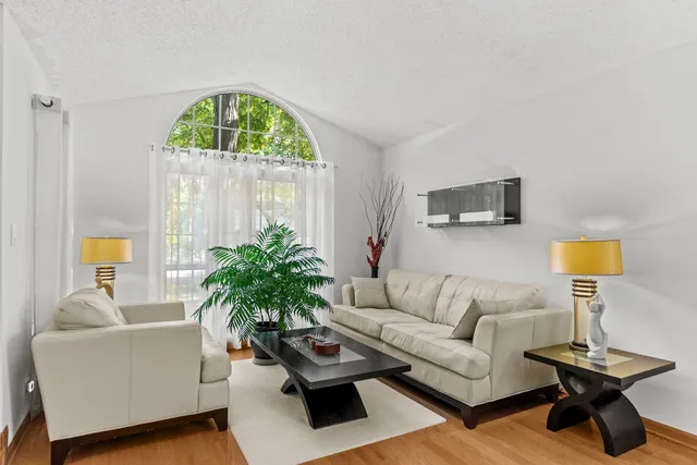 $549,900 | 1108 Oak Ridge Drive, Streamwood, IL 60107