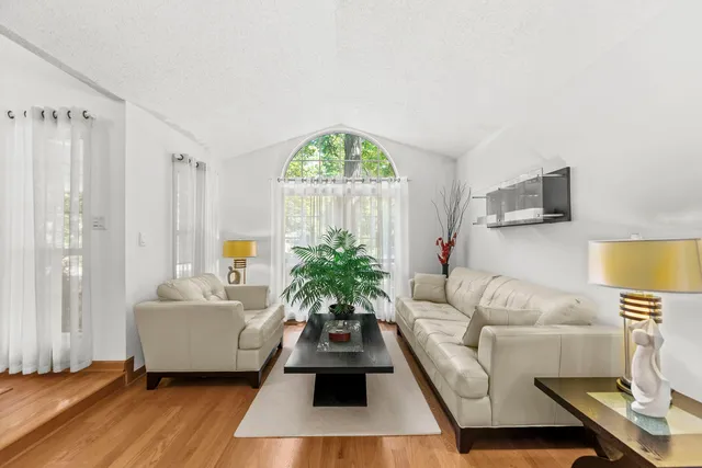 $549,900 | 1108 Oak Ridge Drive, Streamwood, IL 60107