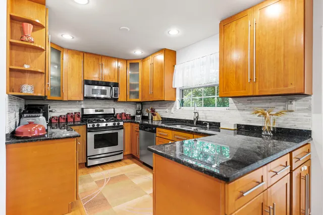 $549,900 | 1108 Oak Ridge Drive, Streamwood, IL 60107